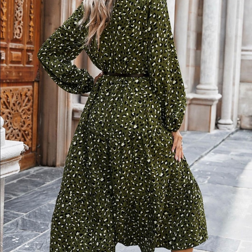 V Neck Button Leopard MIDI Dress in Green